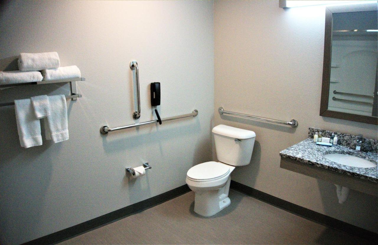 Brookstone Inn & Suites Fort Dodge Dış mekan fotoğraf