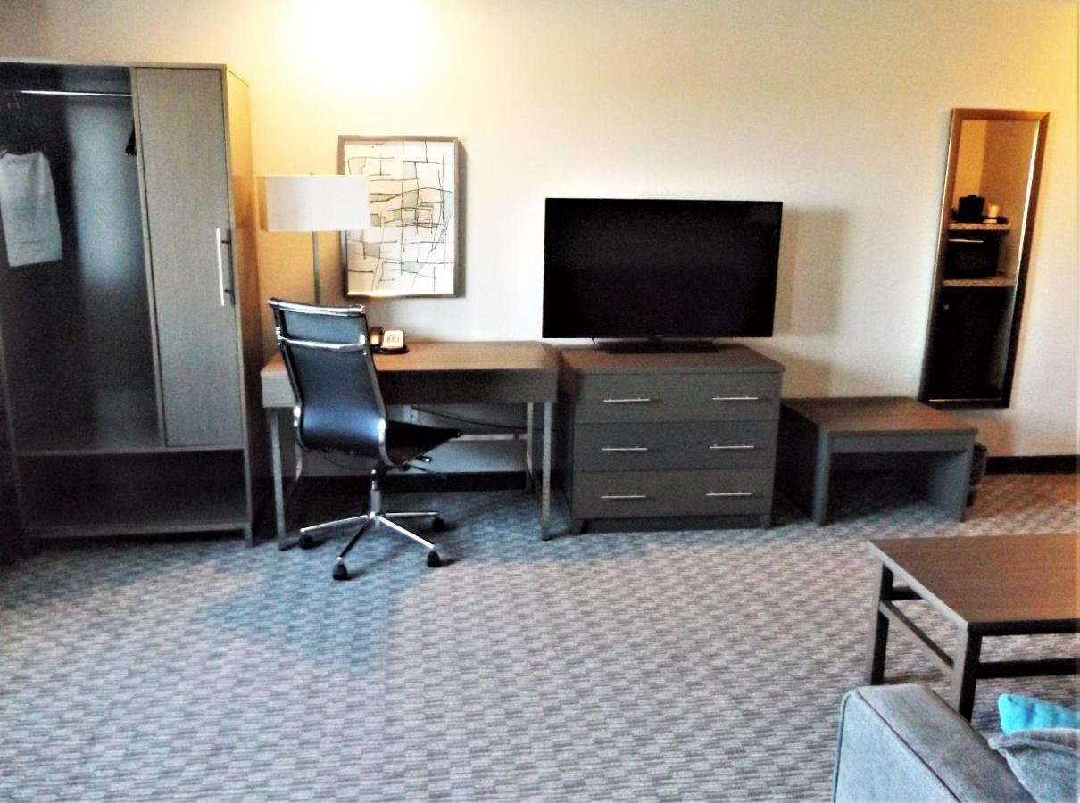 Brookstone Inn & Suites Fort Dodge Dış mekan fotoğraf